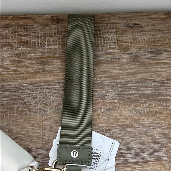 Lululemon Dual Pouch Wristlet Colour Bay Leaf/ Ivory NWT - Picture 7 of 8